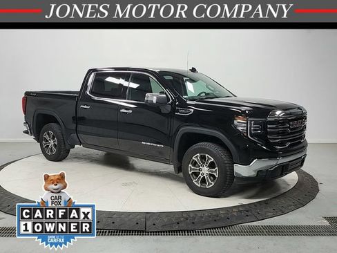 Used 2025 GMC Sierra 1500 SLT AWD/4WD image 1
