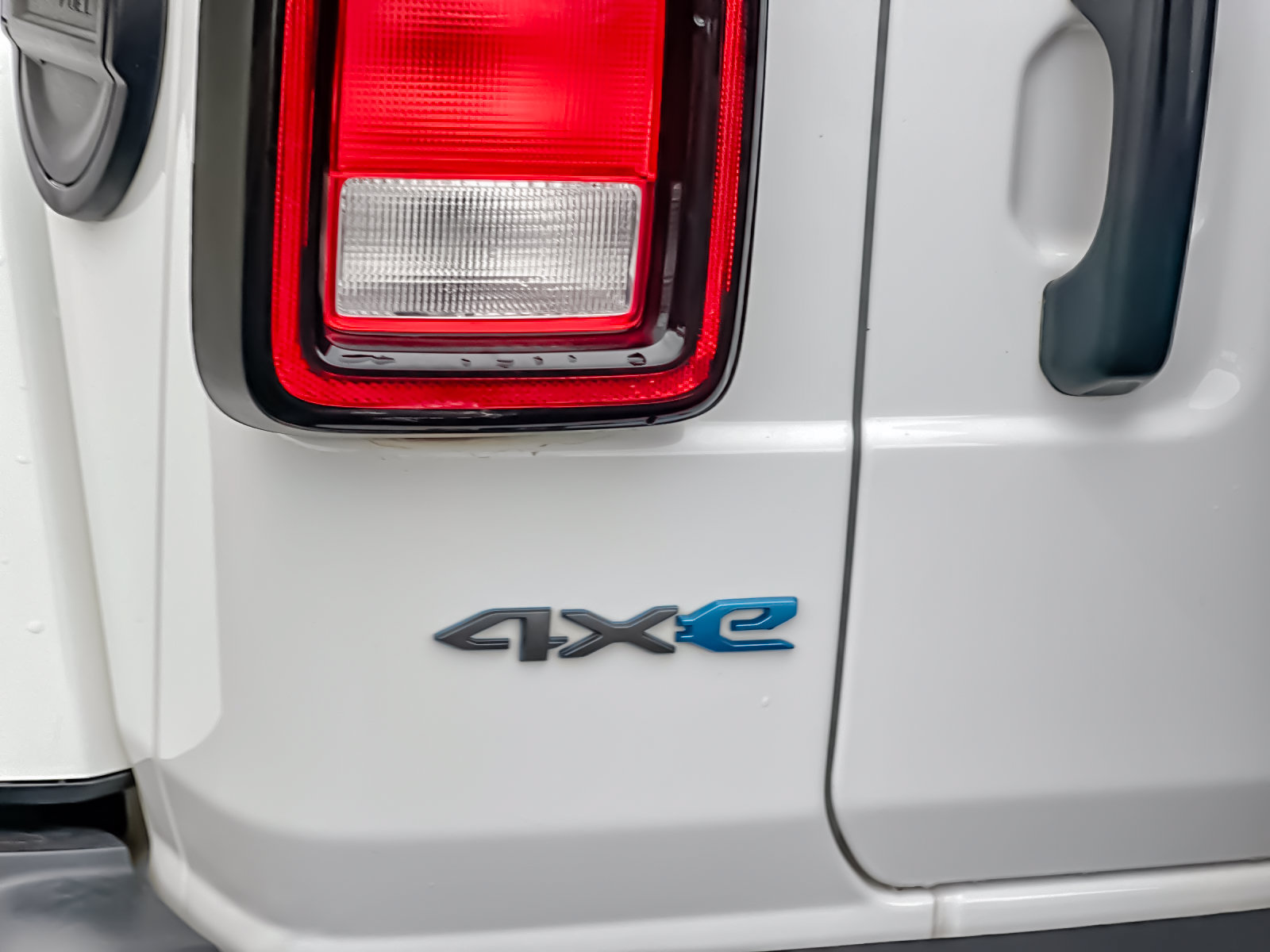 Used 2024 Jeep Wrangler Unlimited AWD/4WD image 27