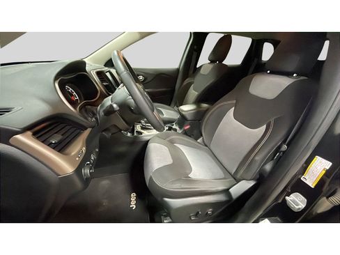 Used 2014 Jeep Cherokee Latitude w/ Comfort/Convenience Group image 11