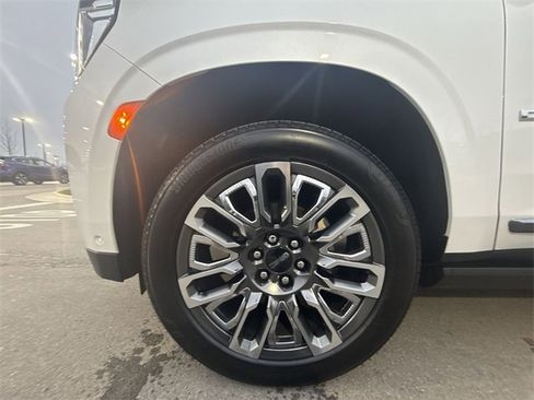 Used 2023 GMC Yukon Denali Ultimate image 10