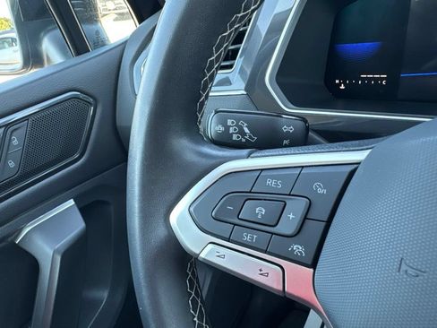 Certified 2022 Volkswagen Tiguan SE FWD image 17