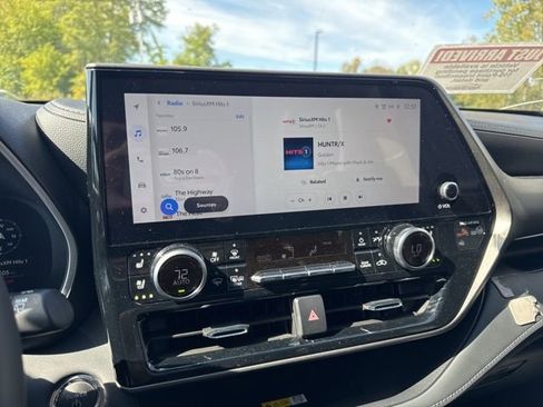 Used 2023 Toyota Highlander Limited image 18