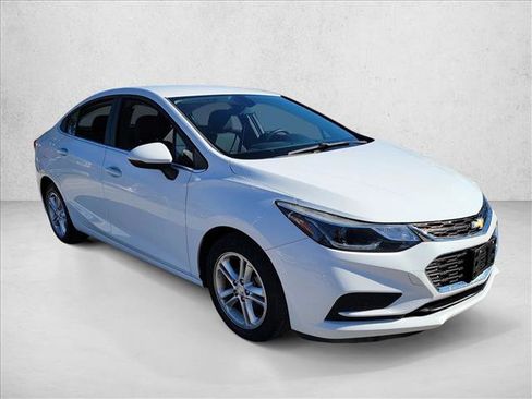 Used 2016 Chevrolet Cruze LT w/ Convenience Package image 3