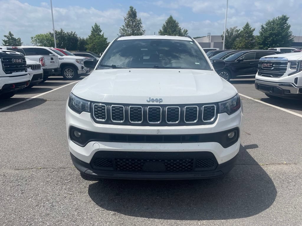 Used 2024 Jeep Compass Latitude AWD/4WD image 3