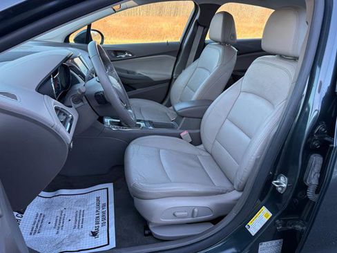 Used 2017 Chevrolet Cruze Premier image 10
