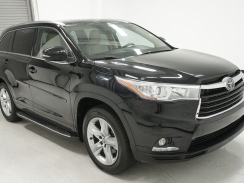 Used 2016 Toyota Highlander Limited Platinum FWD image 3