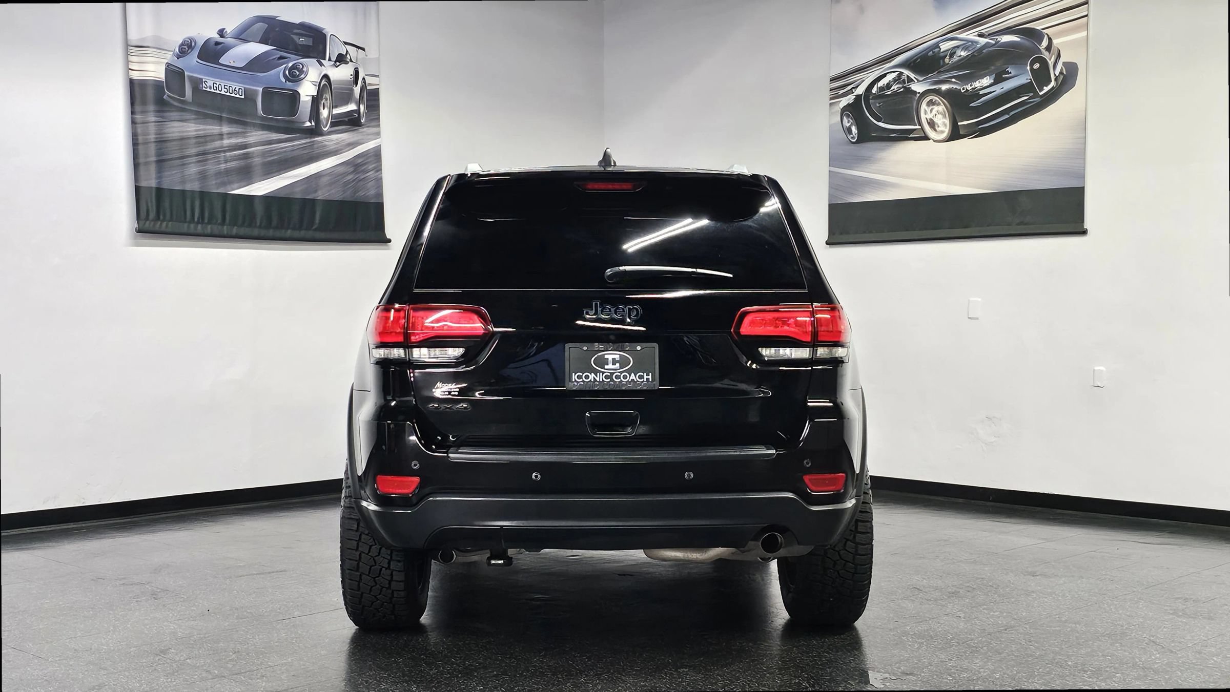 Used 2018 Jeep Grand Cherokee Laredo AWD/4WD image 26