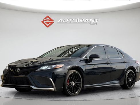 Used 2021 Toyota Camry XSE image 6