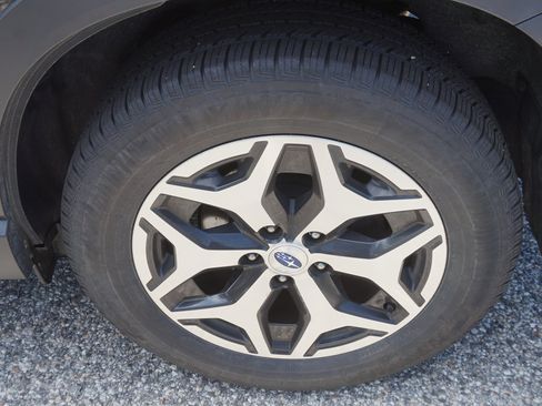 Used 2019 Subaru Forester Premium AWD/4WD image 8