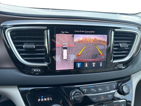 Used 2018 Chrysler Pacifica Touring-L Plus w/ Advanced Safetytec Group image 27