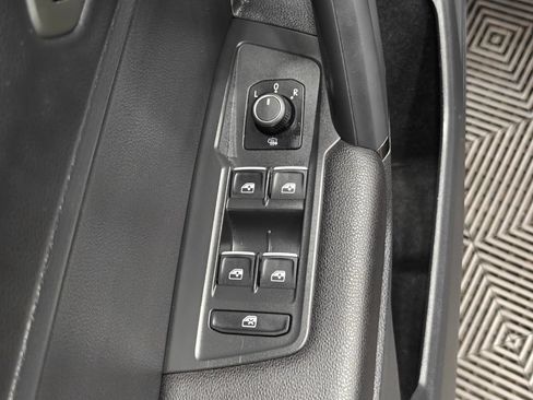 Used 2019 Volkswagen Tiguan SEL FWD image 50
