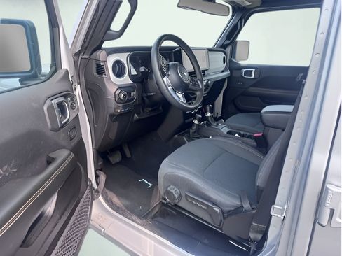 Used 2024 Jeep Wrangler Unlimited Sahara AWD/4WD image 11