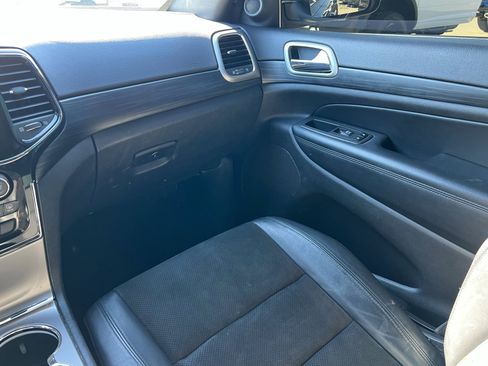 Used 2021 Jeep Grand Cherokee Laredo X image 10