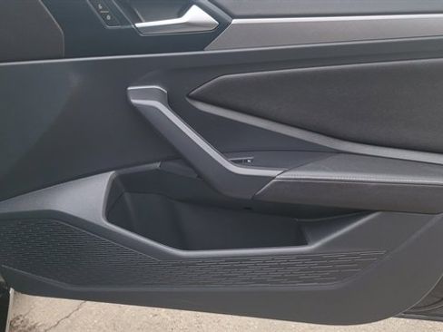 Used 2024 Volkswagen Jetta SE image 36