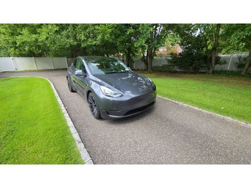 Used 2022 Tesla Model Y Performance AWD/4WD image 2