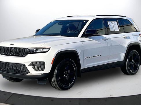 Certified 2023 Jeep Grand Cherokee Altitude image 4