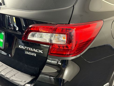 Used 2017 Subaru Outback 3.6R Touring w/ Popular Package #5A AWD/4WD image 34