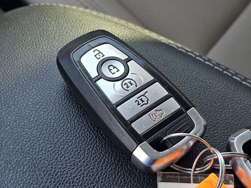 Used 2020 Ford Escape Titanium AWD/4WD image 33
