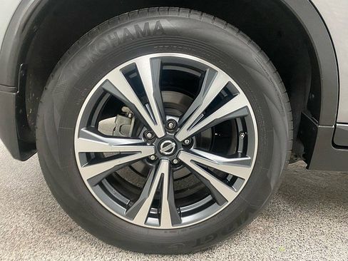 Used 2017 Nissan Rogue SL w/ SL HEV Premium Package image 26