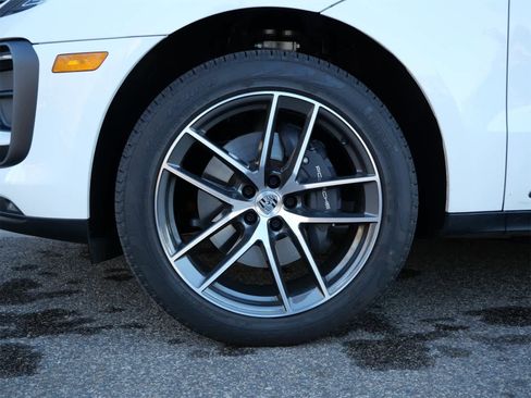 Used 2025 Porsche Macan image 23