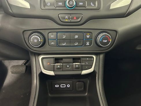 Used 2023 GMC Terrain SLE image 24