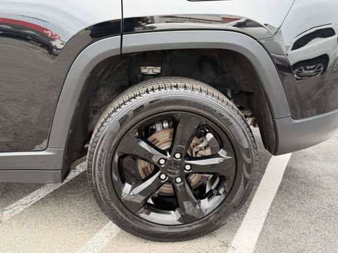 Used 2025 Jeep Grand Cherokee Limited w/ Black Appearance Package AWD/4WD image 32