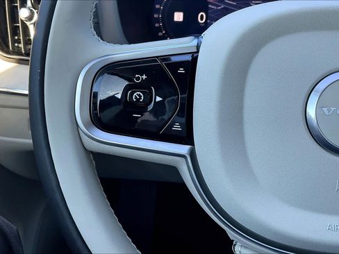 New 2026 Volvo XC60 T8 Ultra w/ Protection Package Premier image 17