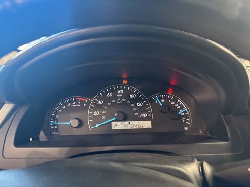 Used 2014 Toyota Camry L image 22