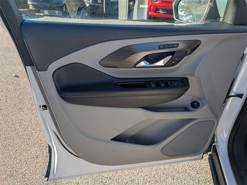 Used 2023 GMC Terrain SLT image 11