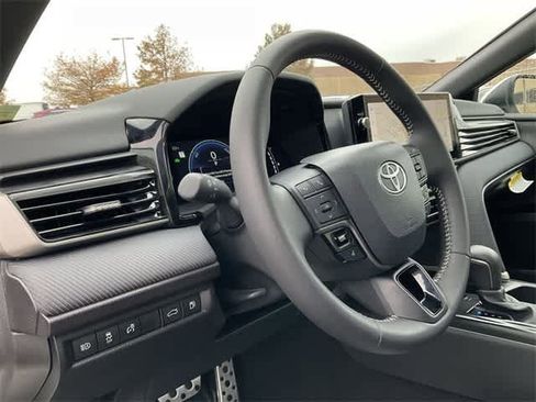 Used 2025 Toyota Camry SE image 10