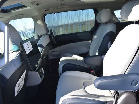 New 2026 Kia Carnival SX Prestige FWD image 23