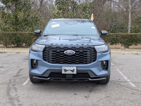 Certified 2025 Ford Explorer ST-Line w/ Premium Package image 9