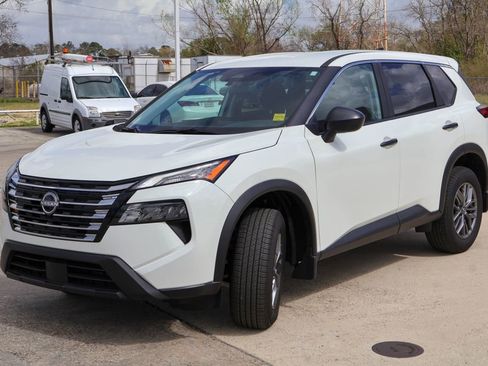 Certified 2025 Nissan Rogue S image 23