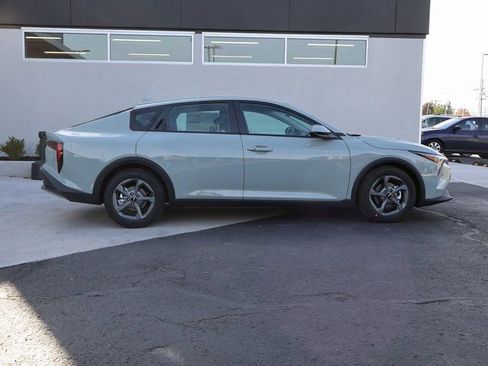 New 2025 Kia K4 LXS image 8