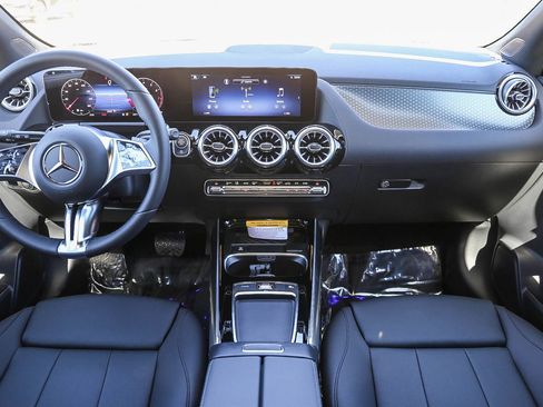 New 2025 Mercedes-Benz GLA 250 4MATIC image 12