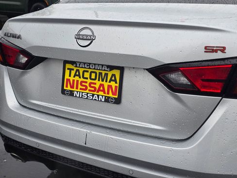 Used 2024 Nissan Altima 2.5 SR FWD image 29