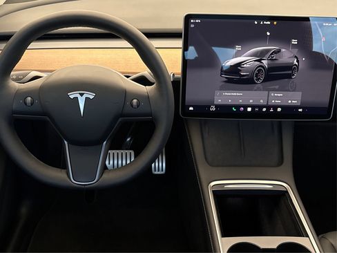 Used 2025 Tesla Model Y Performance AWD/4WD image 16