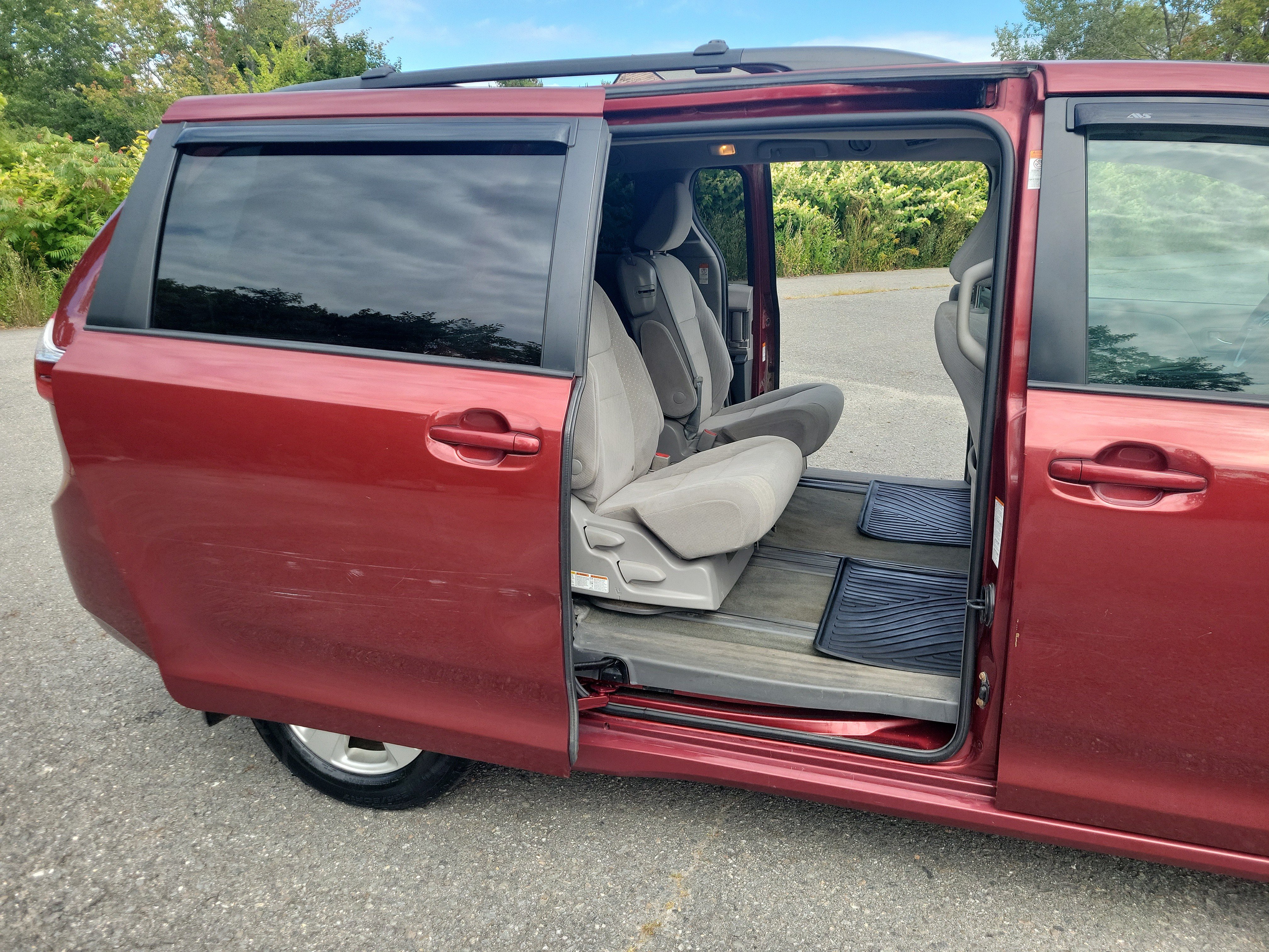 Used 2019 Toyota Sienna LE FWD image 29