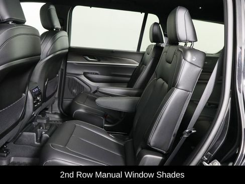 Used 2025 Jeep Grand Cherokee L Limited w/ Luxury Tech Group II image 17