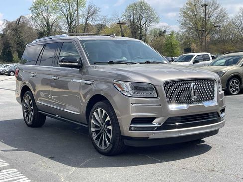 Used 2019 Lincoln Navigator Select image 6