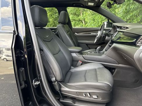 Used 2022 Cadillac XT6 Sport w/ Technology Package AWD/4WD image 29