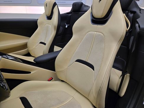 Used 2024 Ferrari Roma Spider RWD image 32