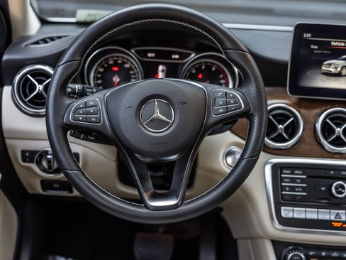 Used 2020 Mercedes-Benz GLA 250 4MATIC image 13