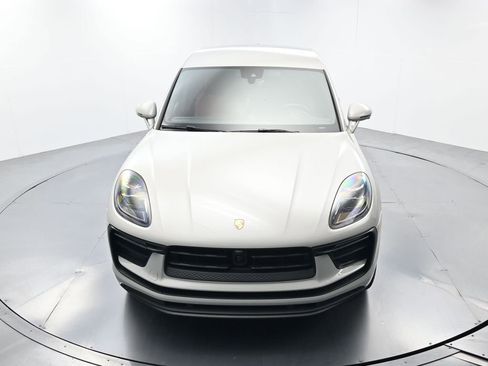 Certified 2025 Porsche Macan image 42