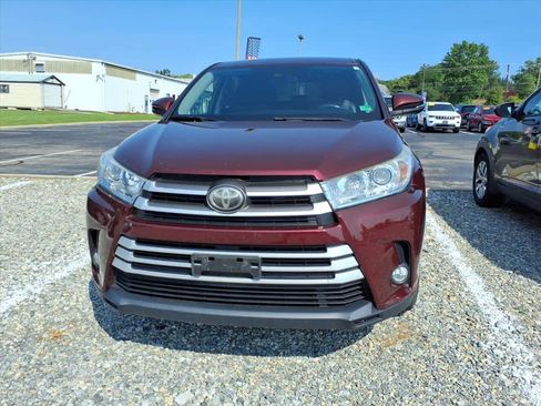 Used 2018 Toyota Highlander Plus AWD/4WD image 5