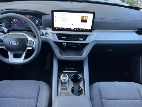 Certified 2025 Ford Explorer Active image 3