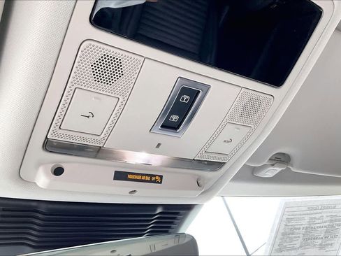 Used 2025 Land Rover Discovery Sport S image 39