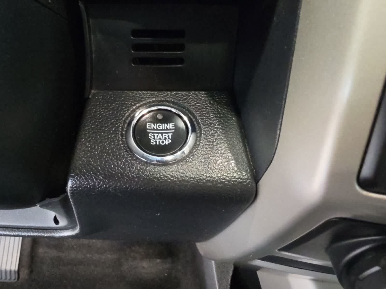 Used 2019 Ford F150 Lariat w/ Equipment Group 502A Luxury AWD/4WD image 28
