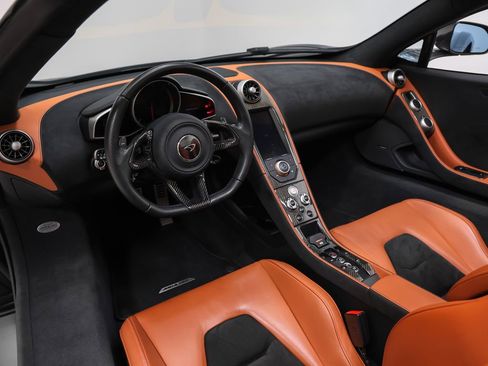 Used 2013 McLaren MP4-12C Spider RWD image 2
