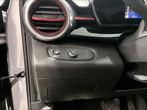 Used 2025 Chevrolet Trax RS w/ Sunroof Package image 39